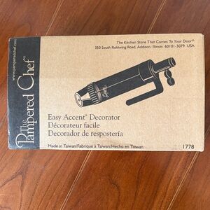 Pampered Chef Easy Accent Decorator New